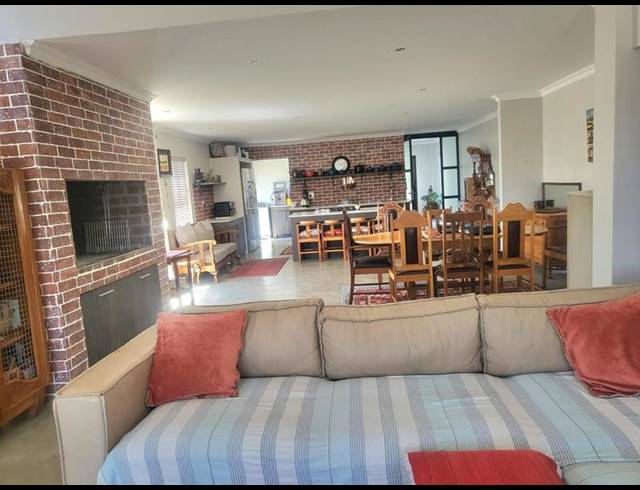 6 BEDROOM HOUSE FOR SALE IN SUNSET ESTATE